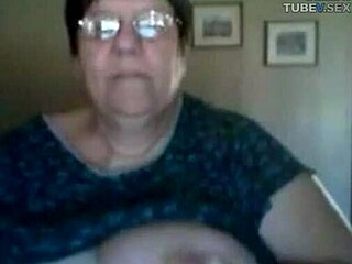 熟女アマチュアのおばあちゃんがウェブカメラで乱暴になる