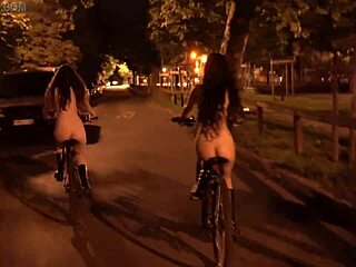 Публичное обнажение: голая езда на велосипеде по улицам города - кукольный культ