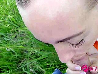 Video casero de Nata Sweets dándole una mamada salvaje al aire libre y eyaculando en su boca