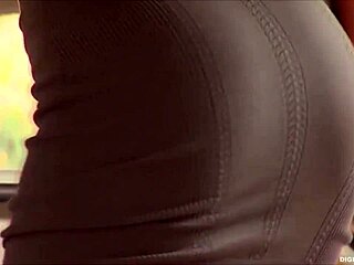 Видео със соло мастурбация на Кейдън Крос с перфектно тяло и мръсен ум