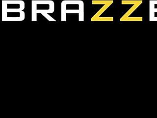 Самый горячий видео Brazzers с участием Уиллоу Райдер и Джована Джордана с маленькой задницей и татуировками