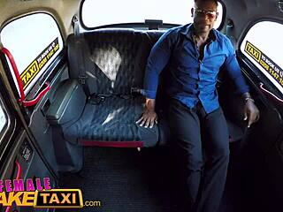Lexi Sweet desfruta de um grande pau preto em um táxi falso