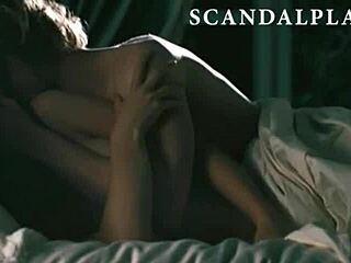 케이라 나이틀리 (Keira Knightley) 는 스캔들 플래닛 (scandalplanet.com) 에서 그녀의 벌거벗은 몸을 자랑한다