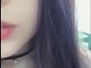 Pretty girl from Korea shows off her webcam skills in live show