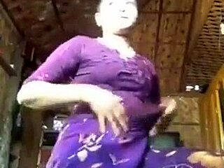 Die Solo-Show der Tante mit der indischen Bhabhi in einem MMS-Video