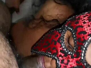 Busty indian tjej med mjölkigt bröst och vacker rumpa blir knullad av sin chef