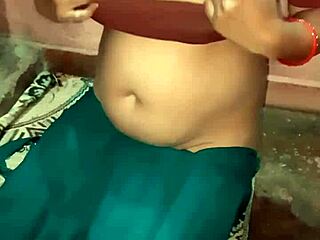 Bröst och bröst: Stora indiska fruar skakar tillgångar på displayen