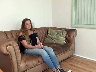 טיפאני הצעירה החדשה זורחת בראיון הקאסטינג שלה