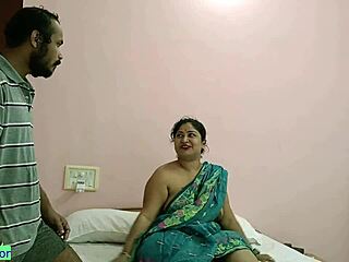 Hint bhabhi, net ses ve sert seksle arkadan anal alıyor