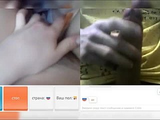 A chatroulette russa se entrega ao jogo solo na webcam