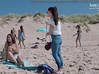 Испанская красотка с маленькой грудью занимается грязным сексом на пляже