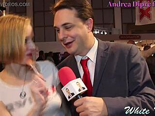Andrea Dipre profite d'un jeu de seins érotique avec une beauté blanche